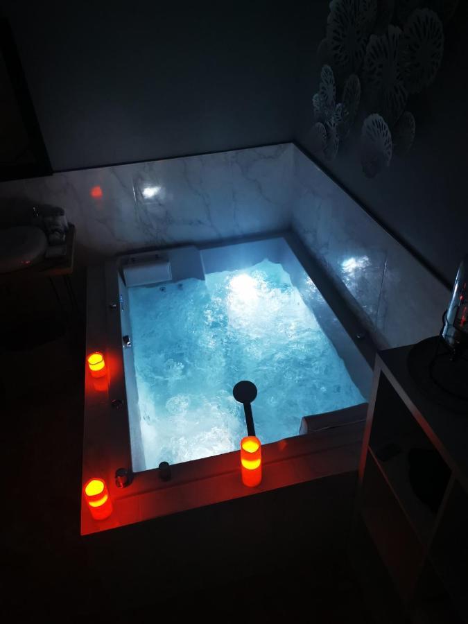 מוסקרון Spabyelleetlui Spa Rouge Ou Bleu מראה חיצוני תמונה