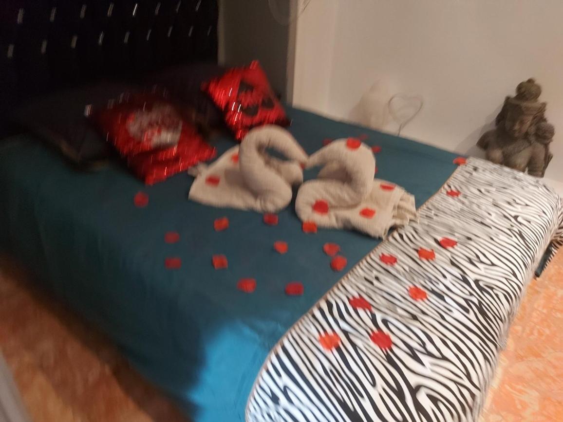 מוסקרון Spabyelleetlui Spa Rouge Ou Bleu מראה חיצוני תמונה