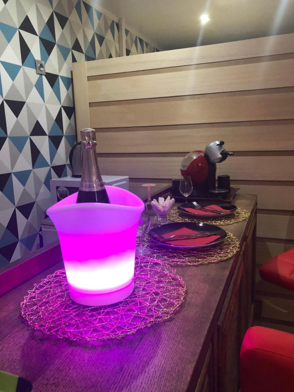 מוסקרון Spabyelleetlui Spa Rouge Ou Bleu מראה חיצוני תמונה